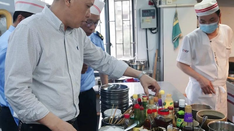 鸡精与味精：揭秘调味品背后的科学奥秘